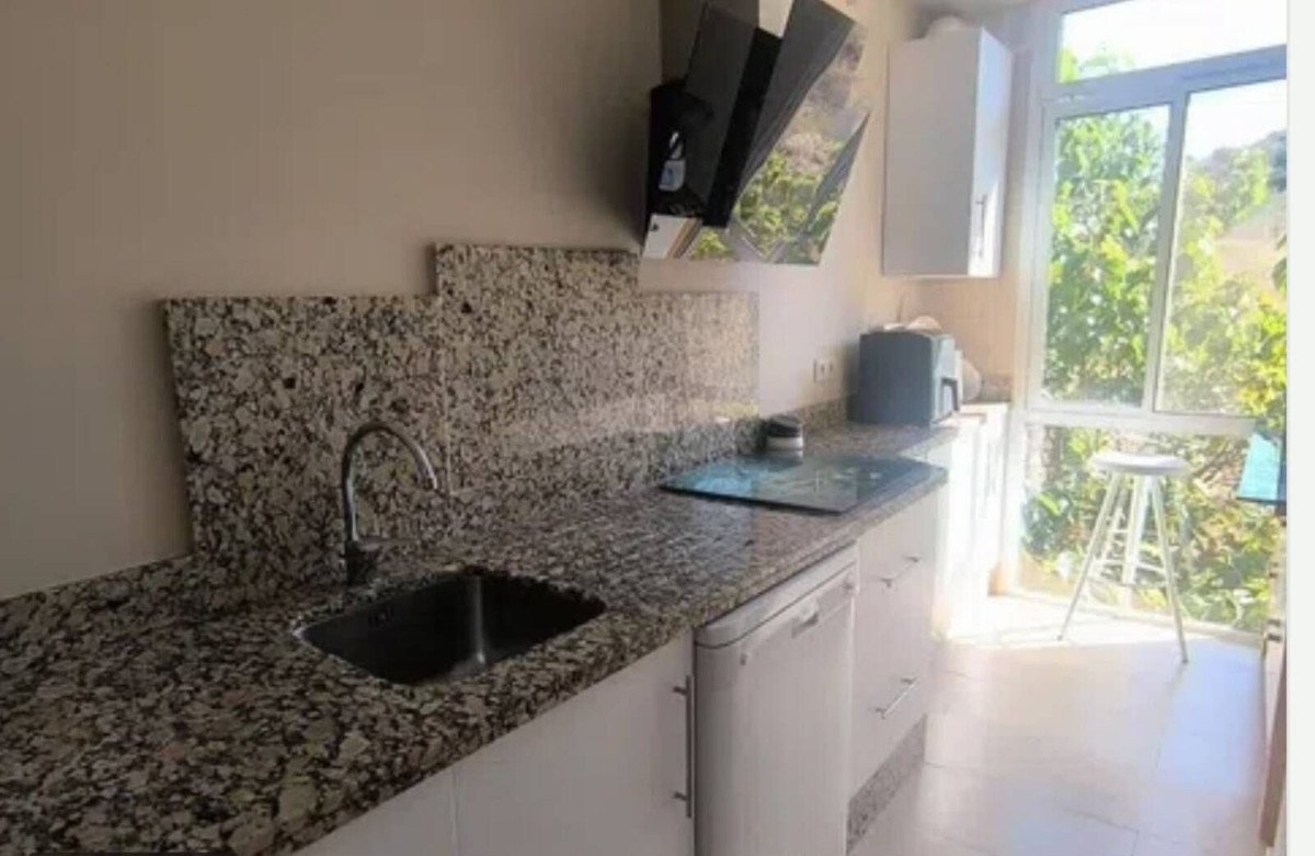2 Bed Middle Floor Apartment in Calahonda
