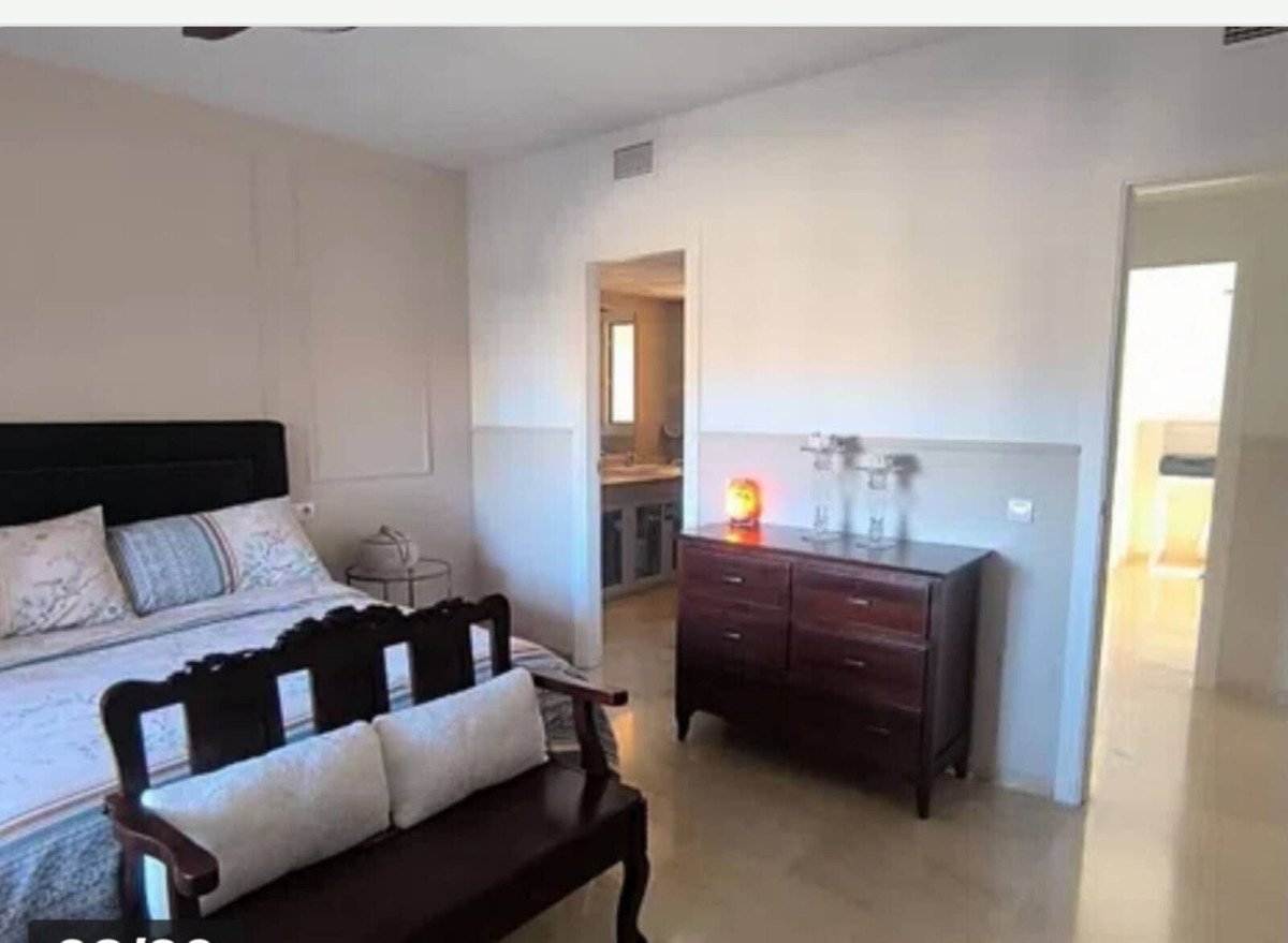 2 Bed Middle Floor Apartment in Calahonda