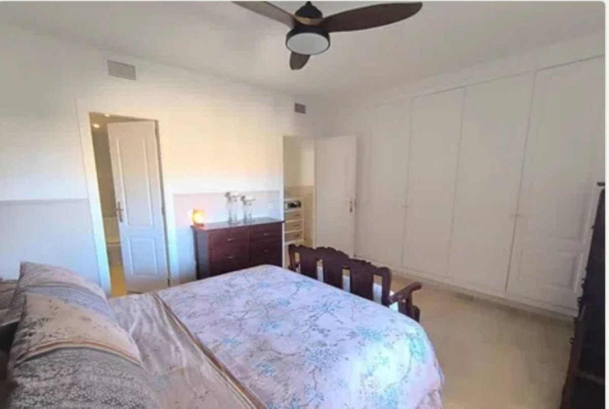 2 Bed Middle Floor Apartment in Calahonda