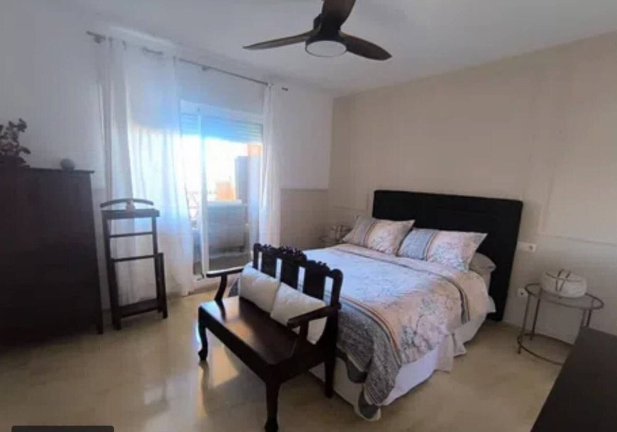 2 Bed Middle Floor Apartment in Calahonda