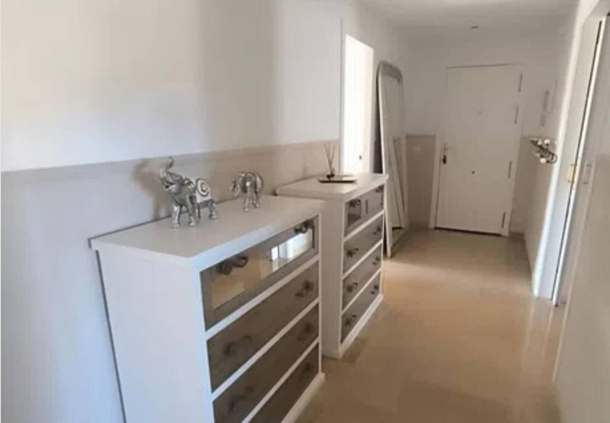 2 Bed Middle Floor Apartment in Calahonda