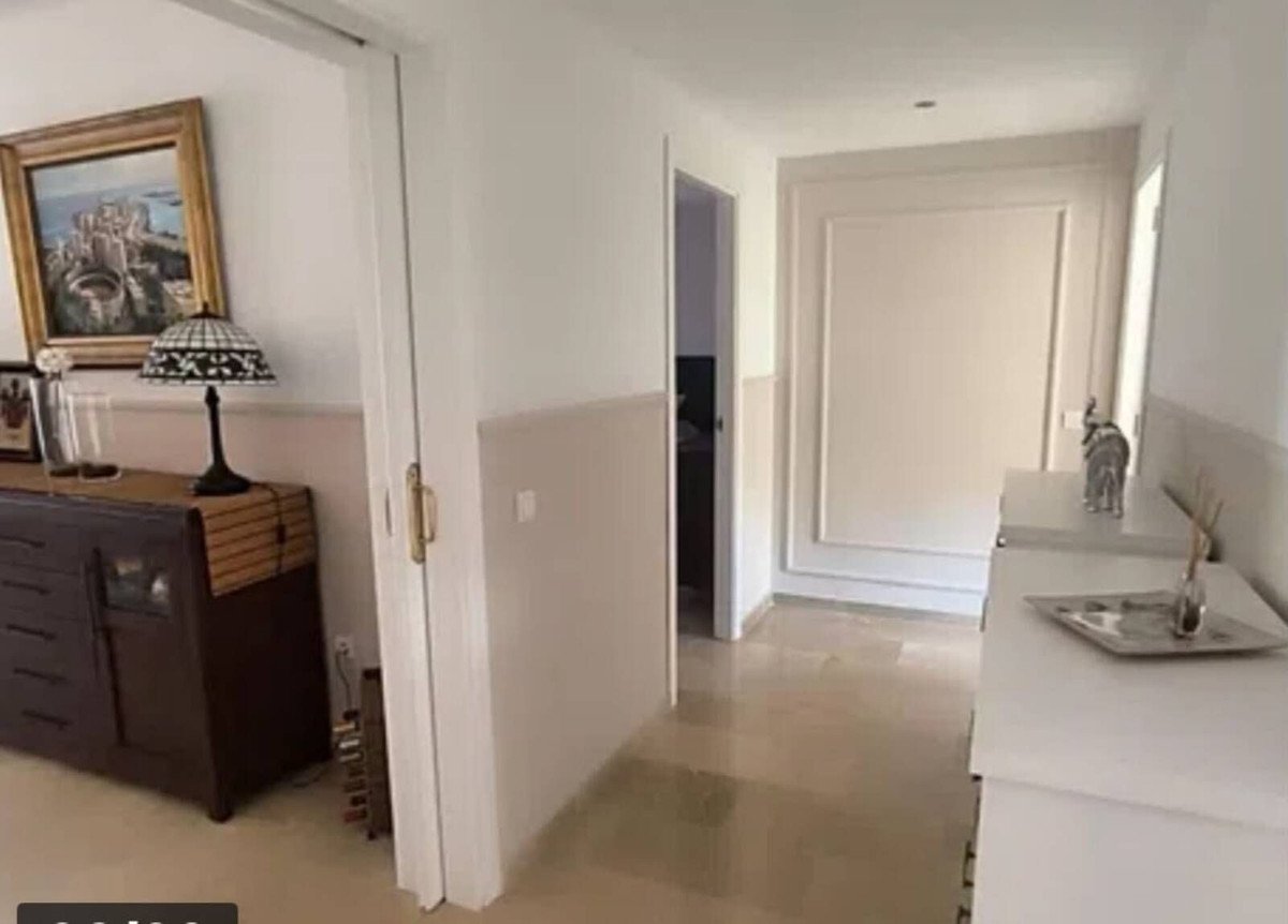 2 Bed Middle Floor Apartment in Calahonda