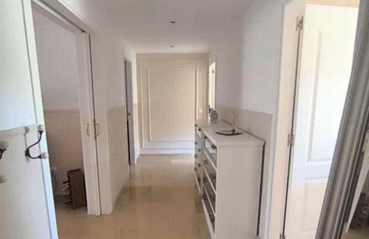 2 Bed Middle Floor Apartment in Calahonda