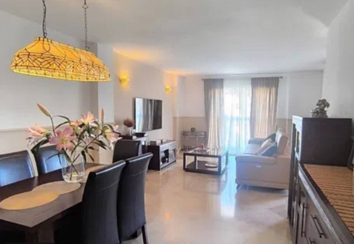 2 Bed Middle Floor Apartment in Calahonda