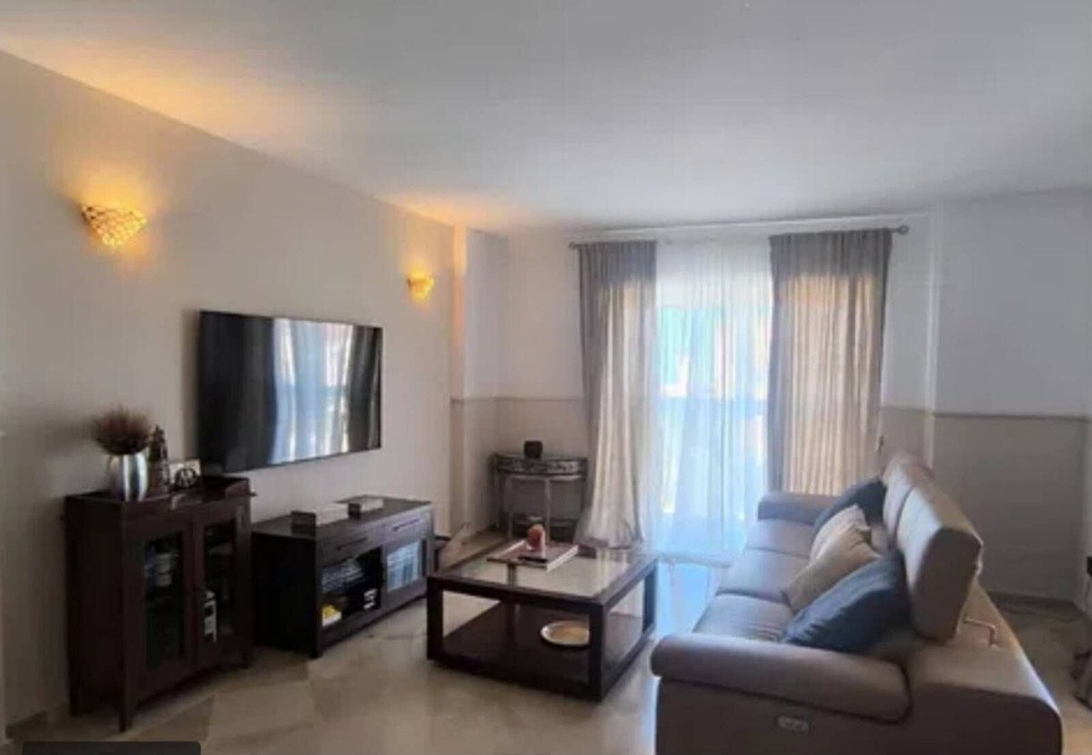 2 Bed Middle Floor Apartment in Calahonda
