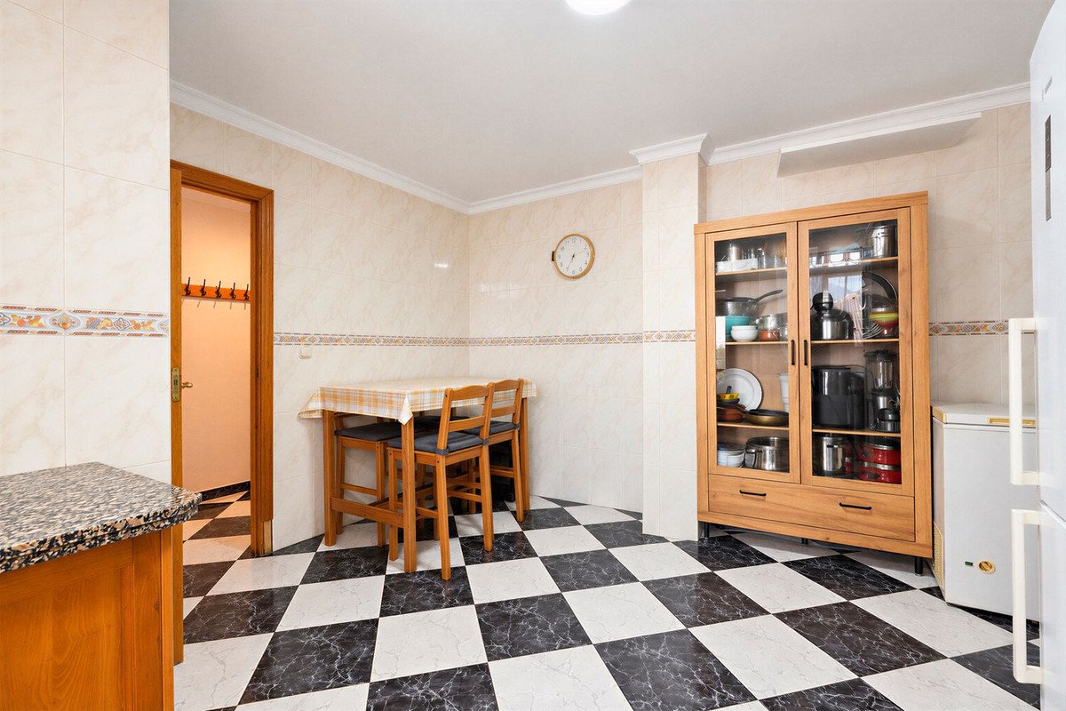 3 Bed Middle Floor Apartment in Fuengirola