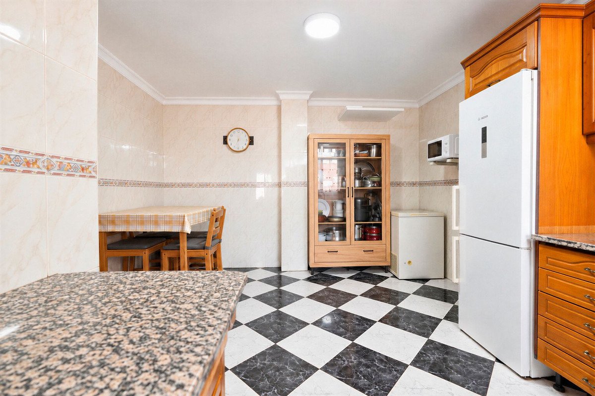 3 Bed Middle Floor Apartment in Fuengirola