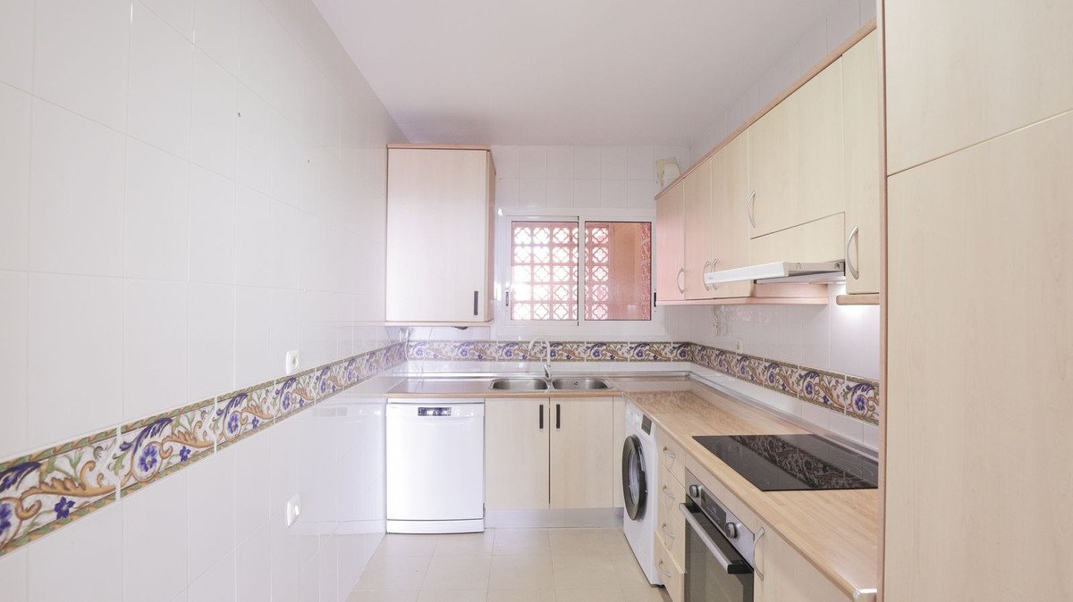 2 Bed Middle Floor Apartment in Reserva de Marbella