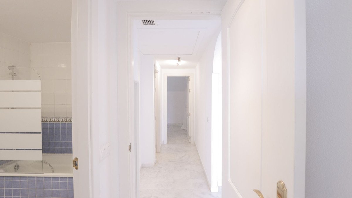2 Bed Middle Floor Apartment in Reserva de Marbella