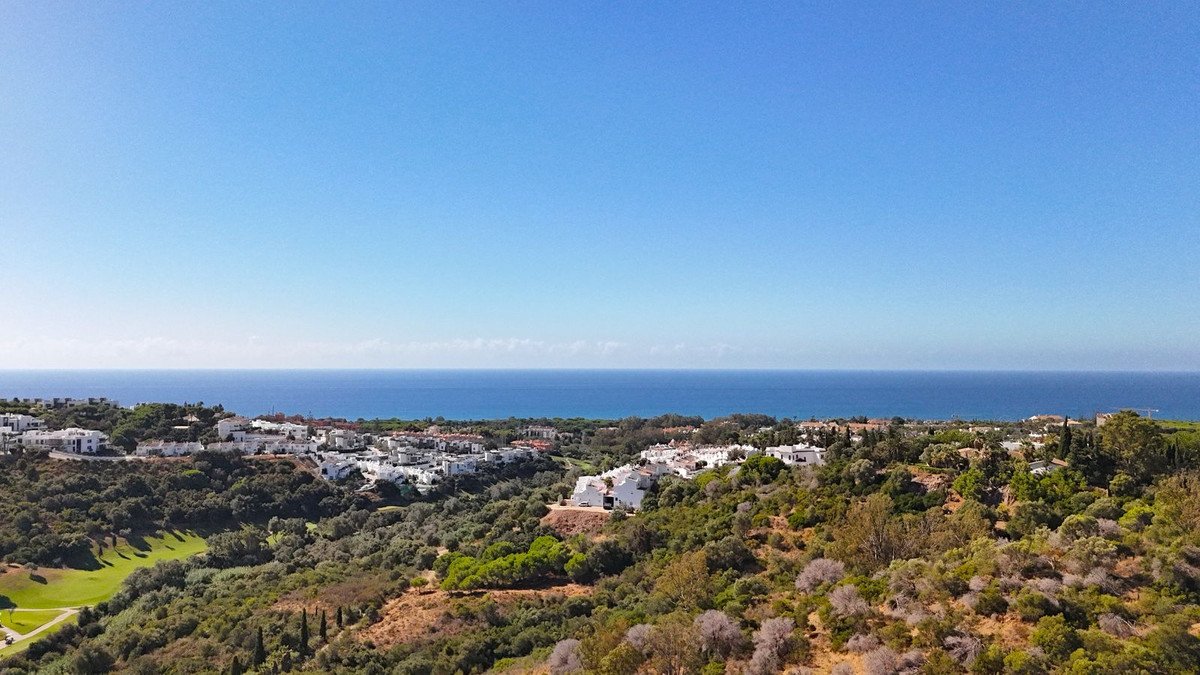 2 Bed Middle Floor Apartment in Reserva de Marbella