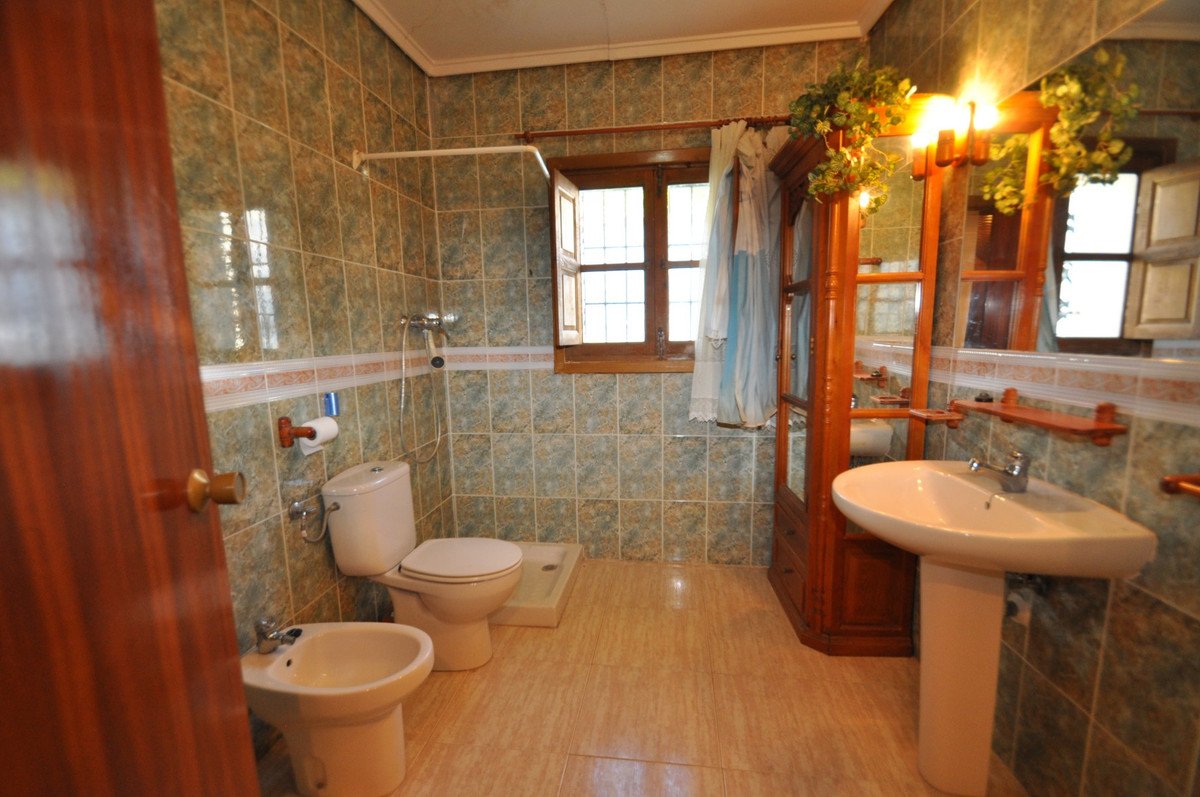 6 Bed Detached Villa in Fortuna