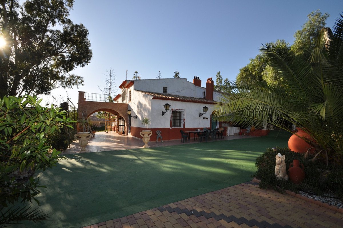 6 Bed Detached Villa in Fortuna