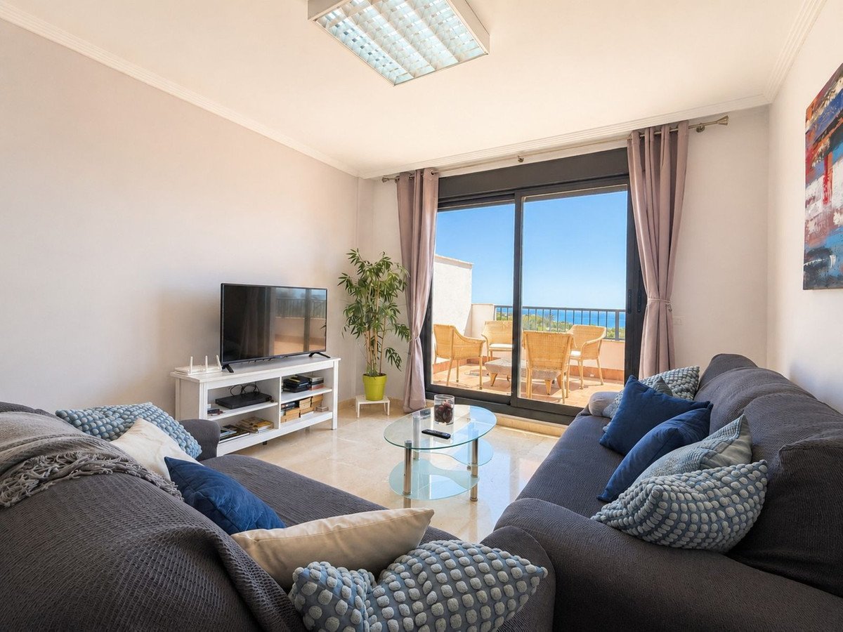 2 Bed Middle Floor Apartment in Doña Julia