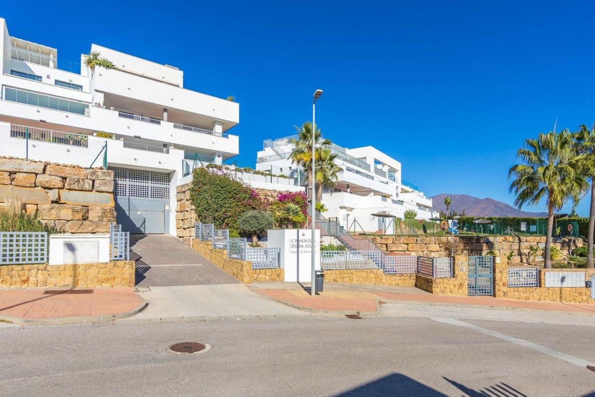 2 Bed Middle Floor Apartment in Doña Julia