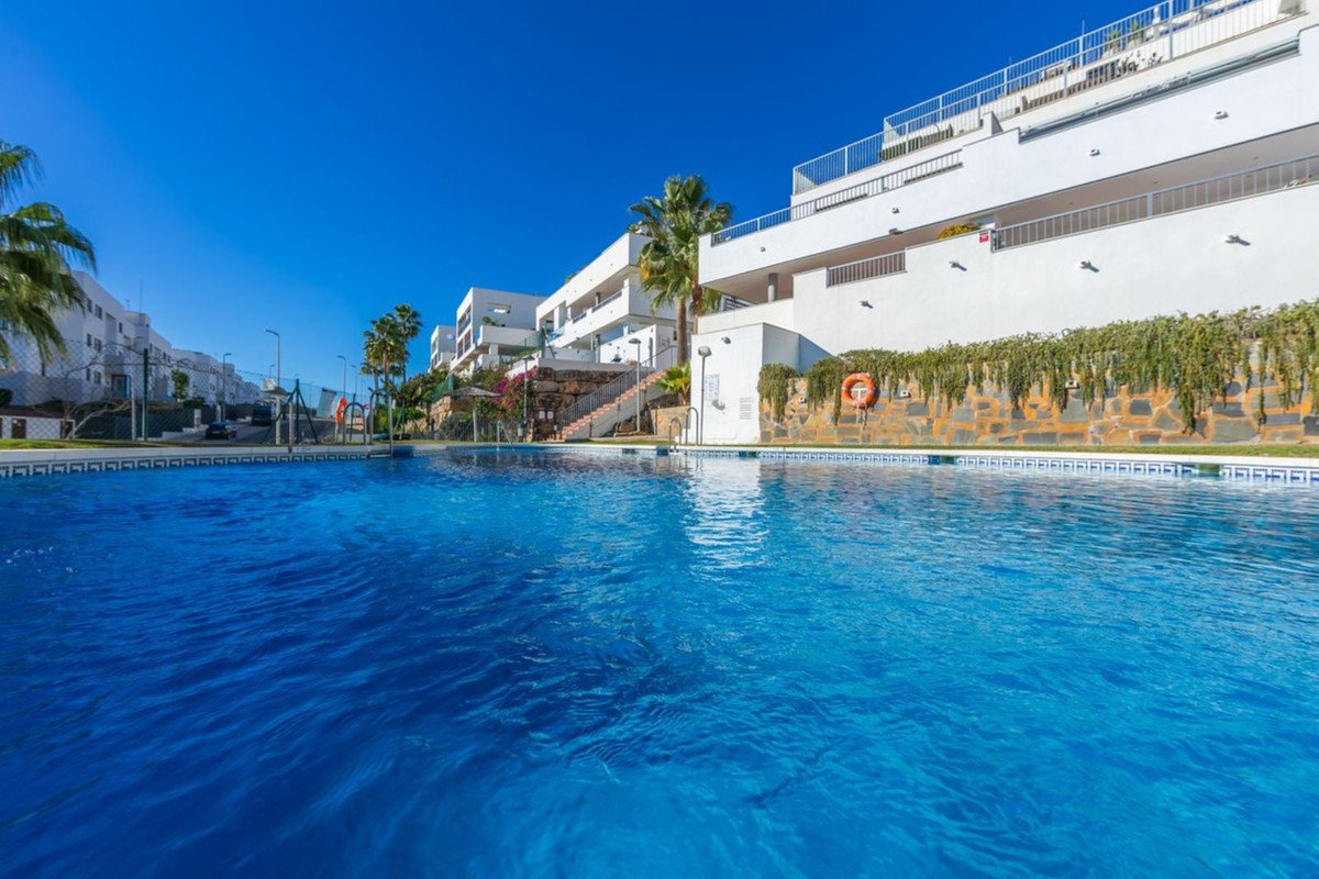 2 Bed Middle Floor Apartment in Doña Julia