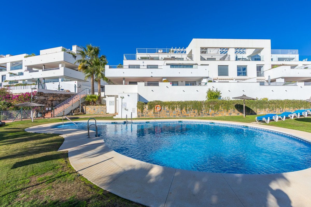 2 Bed Middle Floor Apartment in Doña Julia