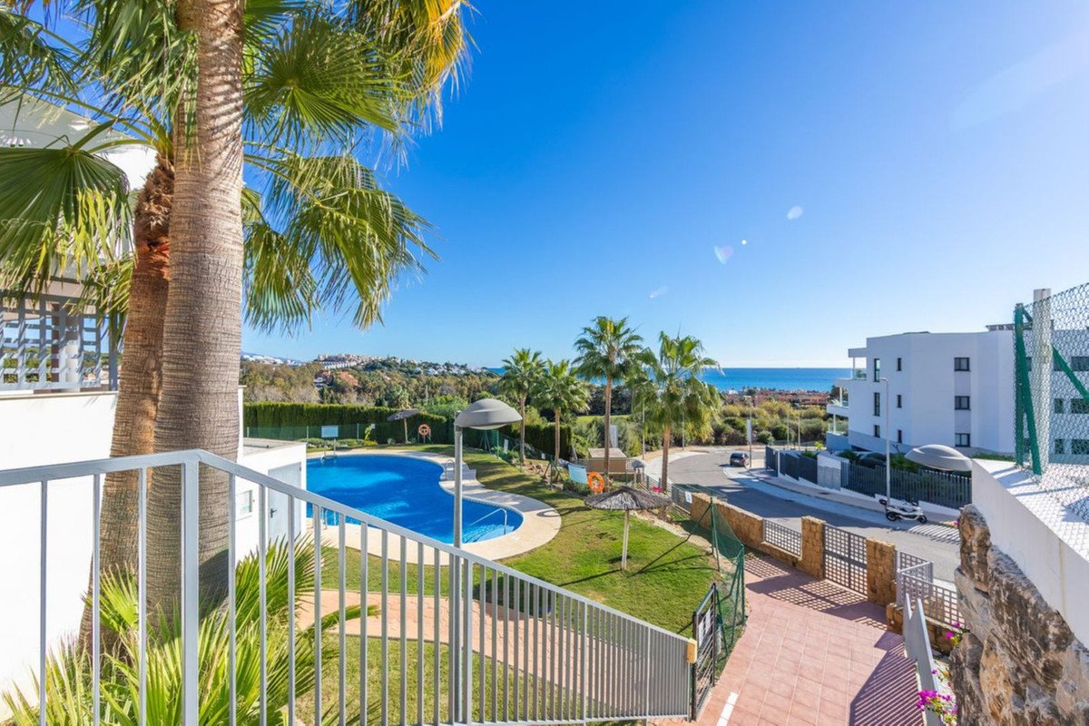 2 Bed Middle Floor Apartment in Doña Julia