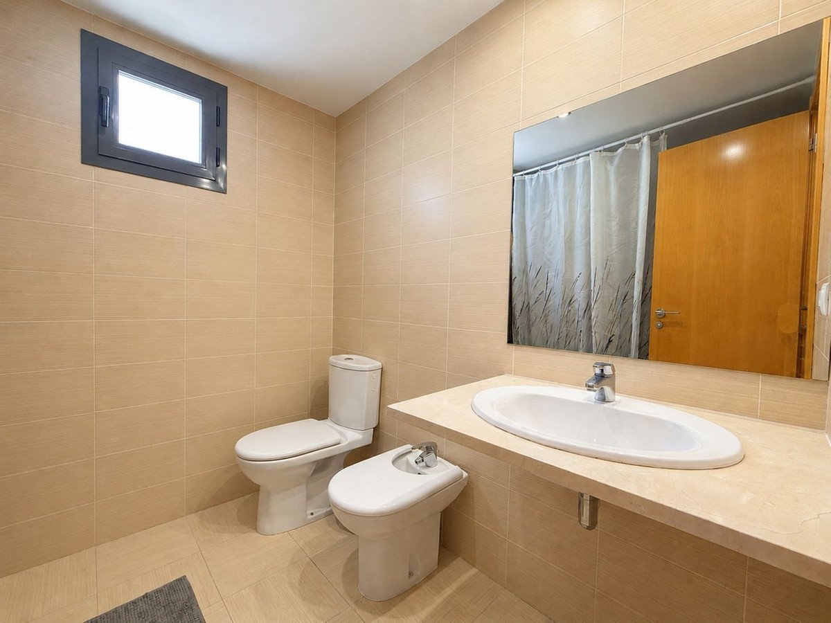 2 Bed Middle Floor Apartment in Doña Julia