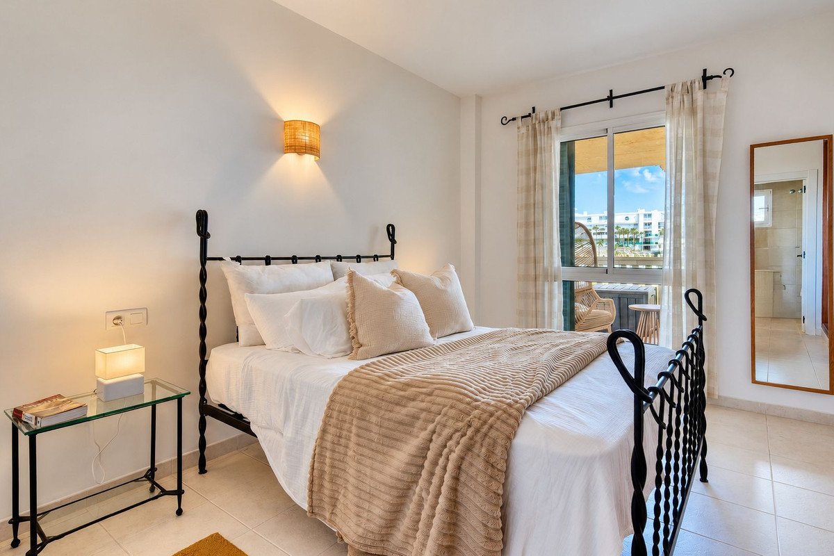 2 Bed Middle Floor Apartment in Fuengirola