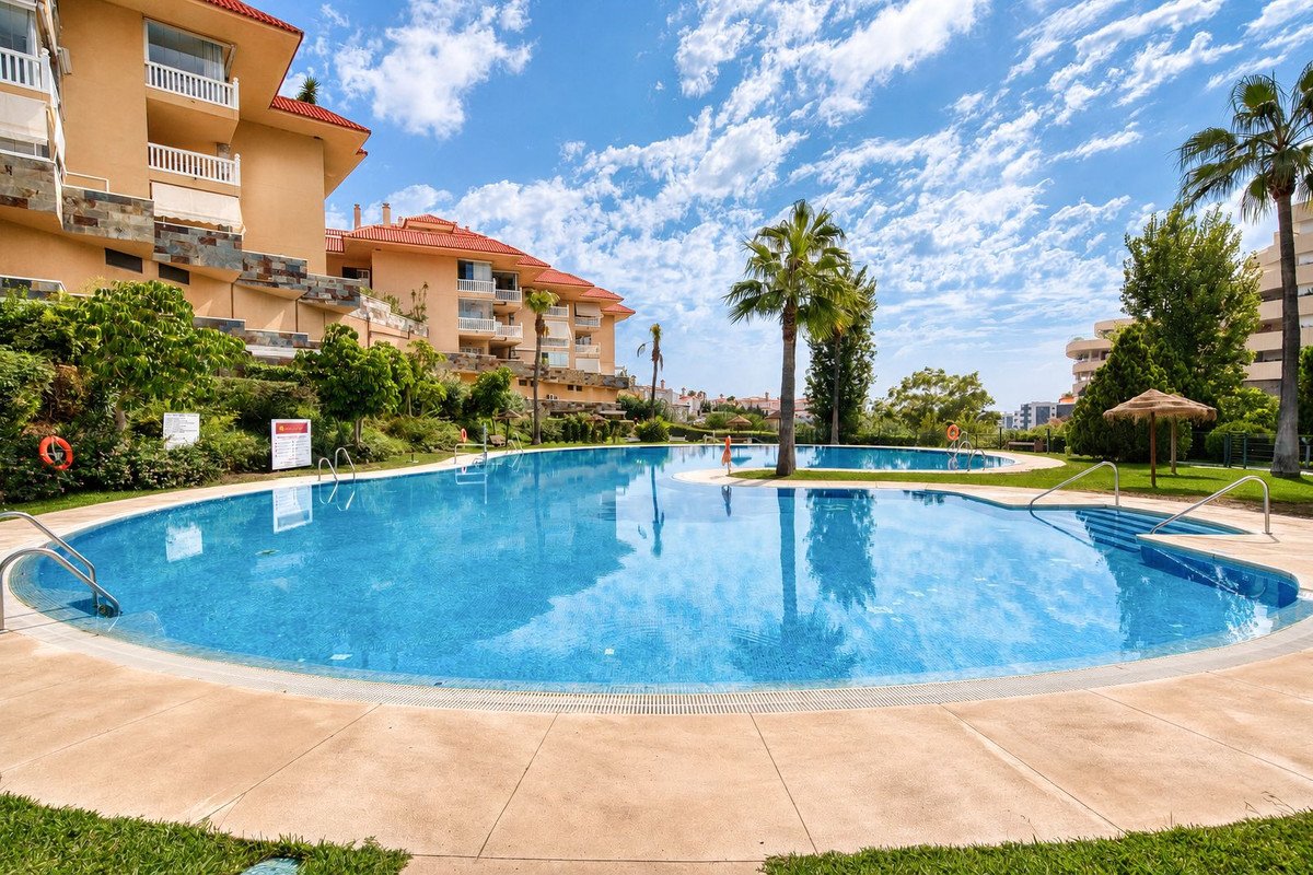 2 Bed Middle Floor Apartment in Fuengirola