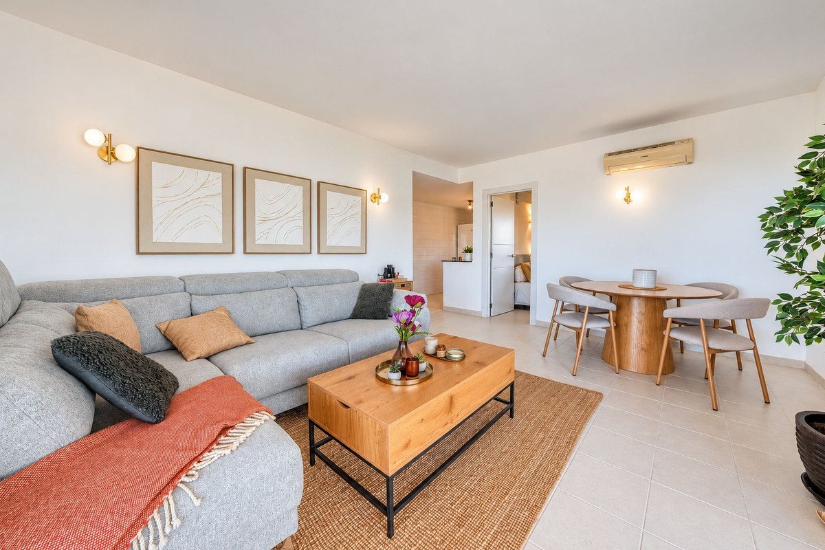 2 Bed Middle Floor Apartment in Fuengirola