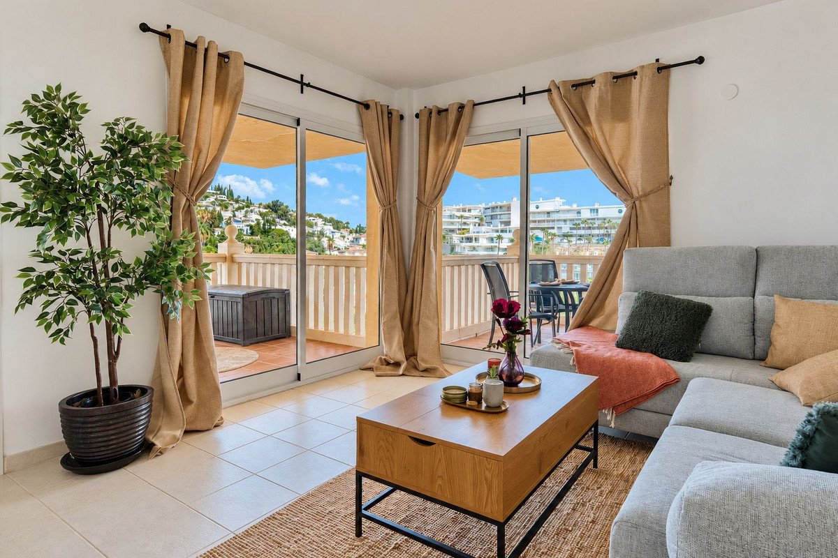 2 Bed Middle Floor Apartment in Fuengirola