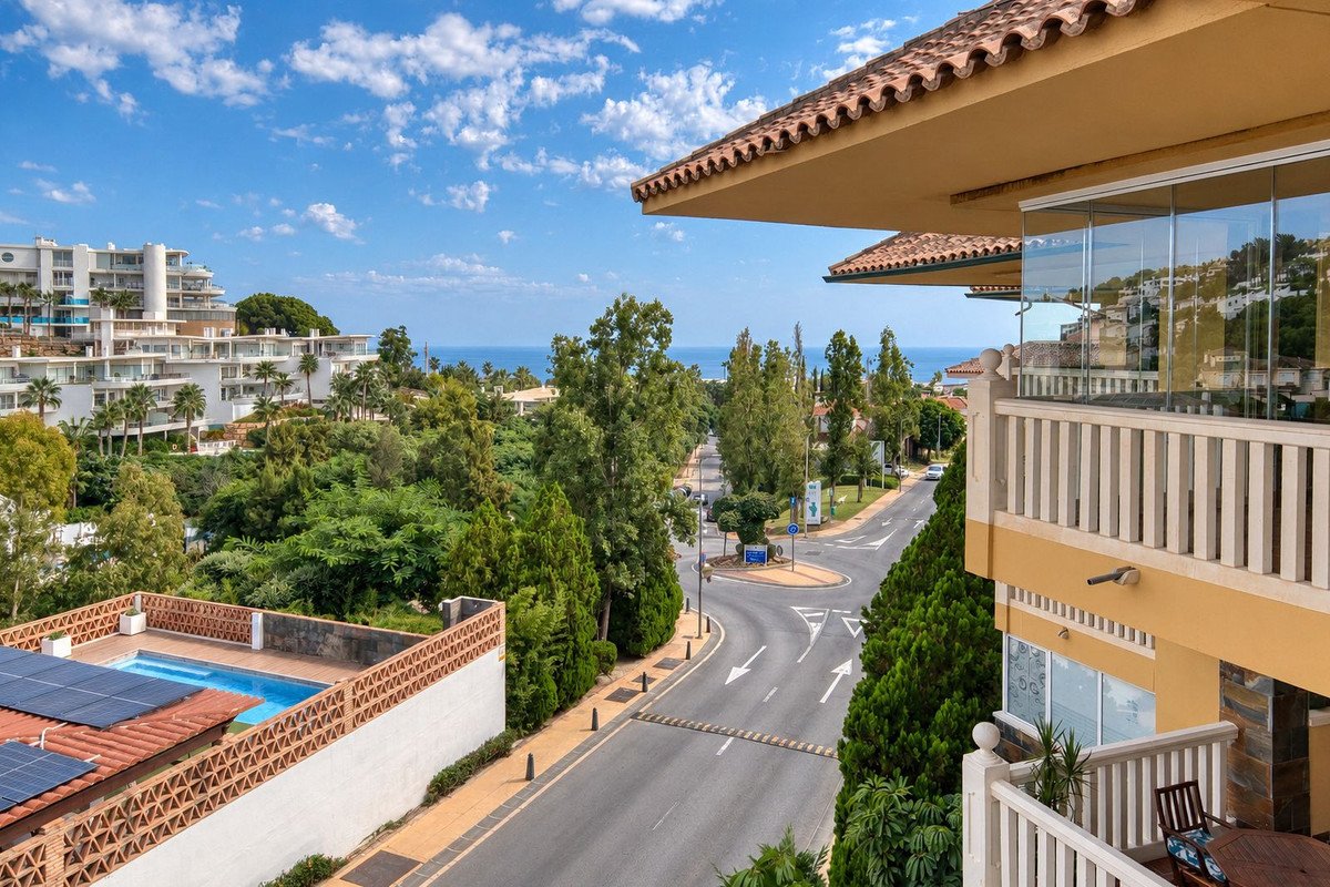 2 Bed Middle Floor Apartment in Fuengirola