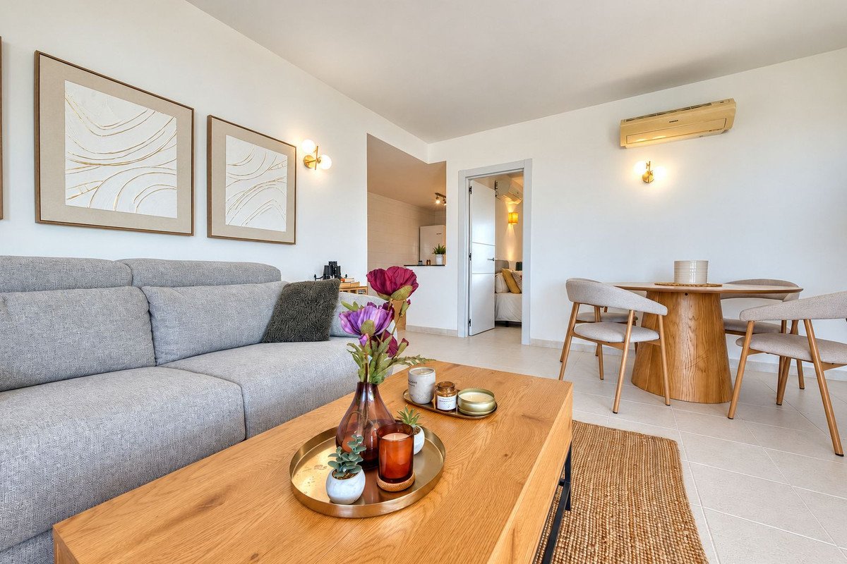 2 Bed Middle Floor Apartment in Fuengirola