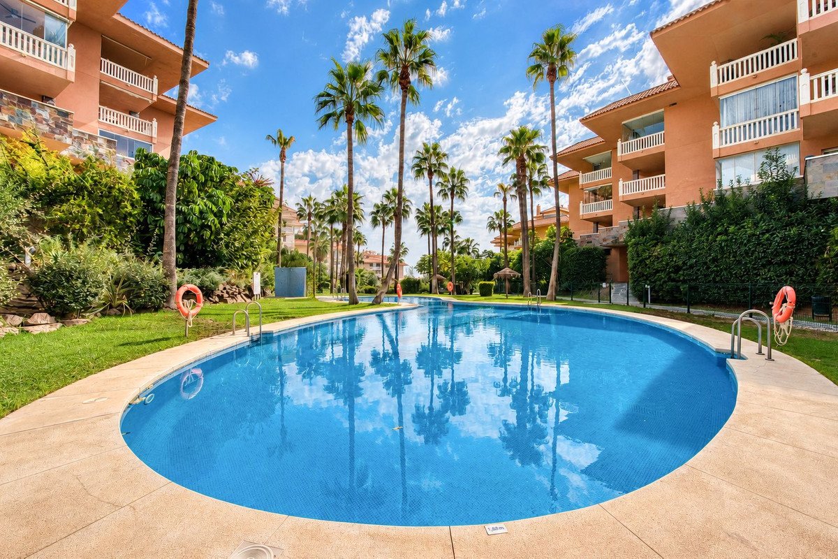 2 Bed Middle Floor Apartment in Fuengirola