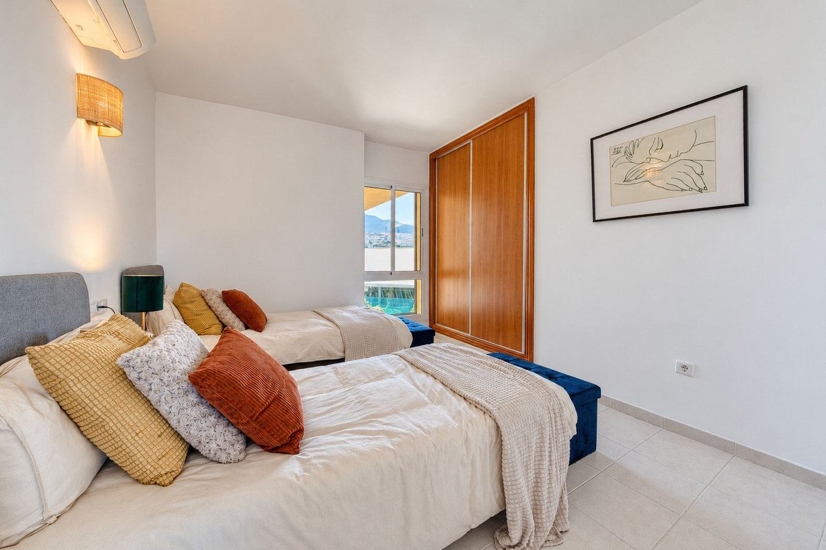 2 Bed Middle Floor Apartment in Fuengirola