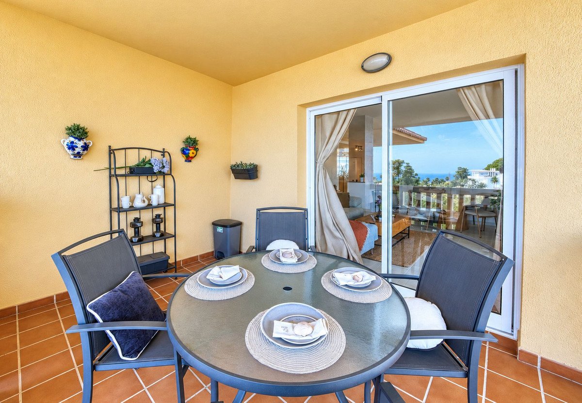 2 Bed Middle Floor Apartment in Fuengirola