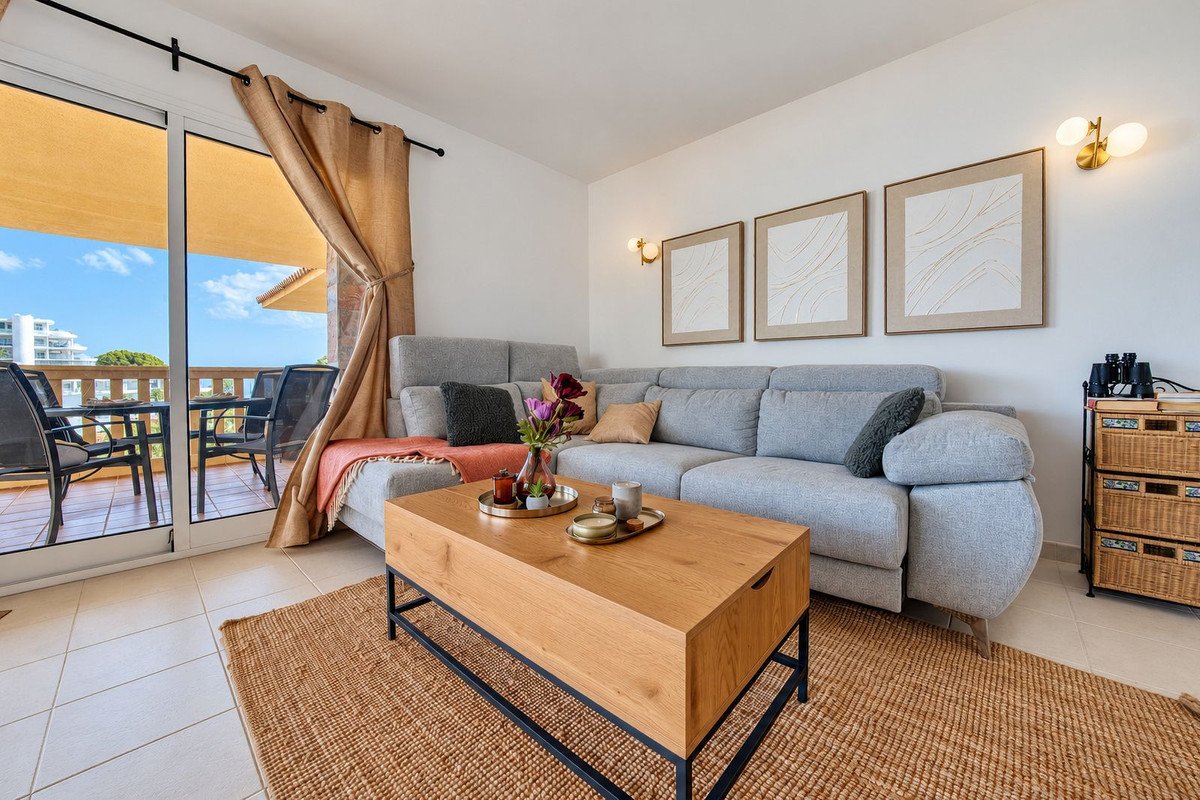 2 Bed Middle Floor Apartment in Fuengirola