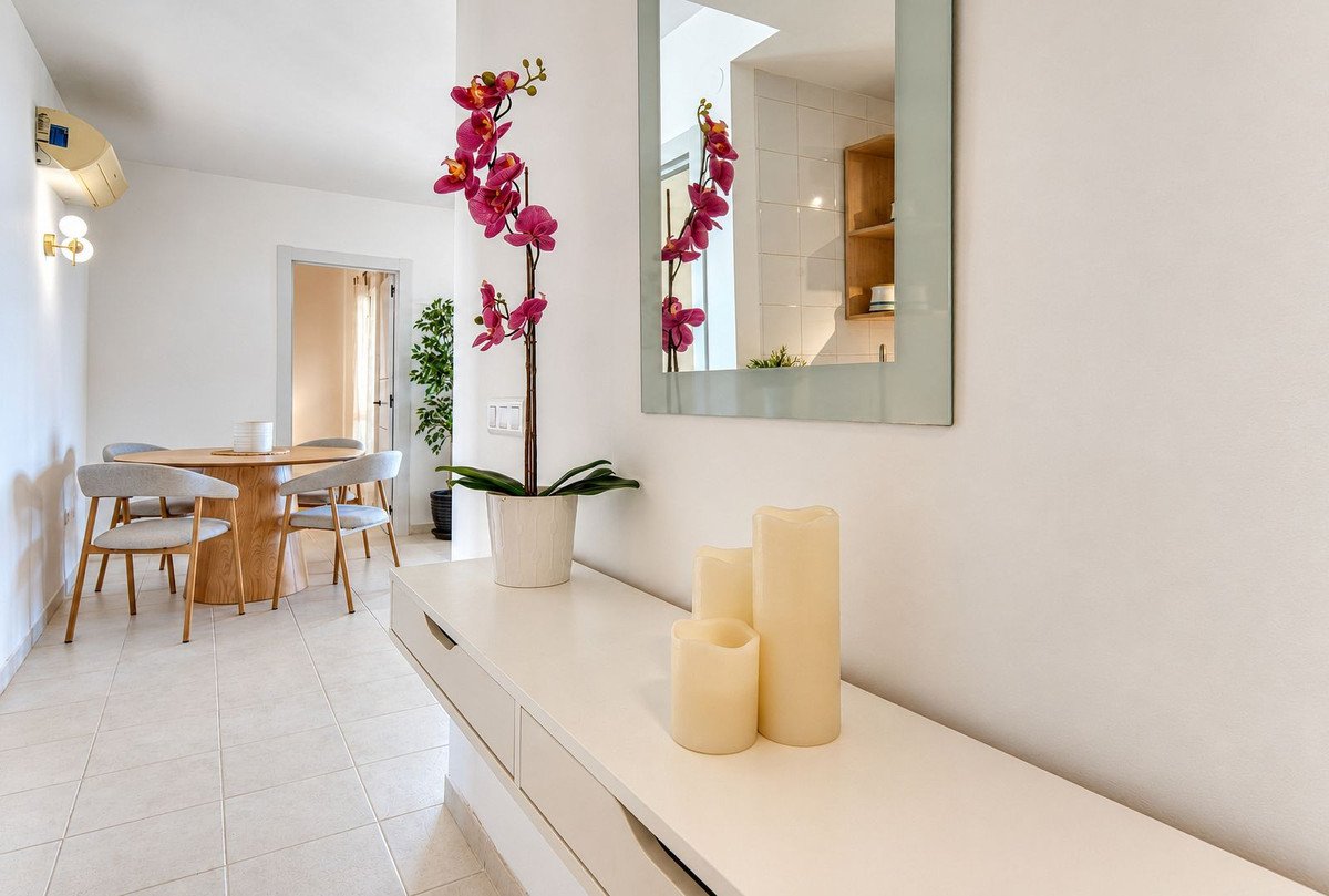 2 Bed Middle Floor Apartment in Fuengirola