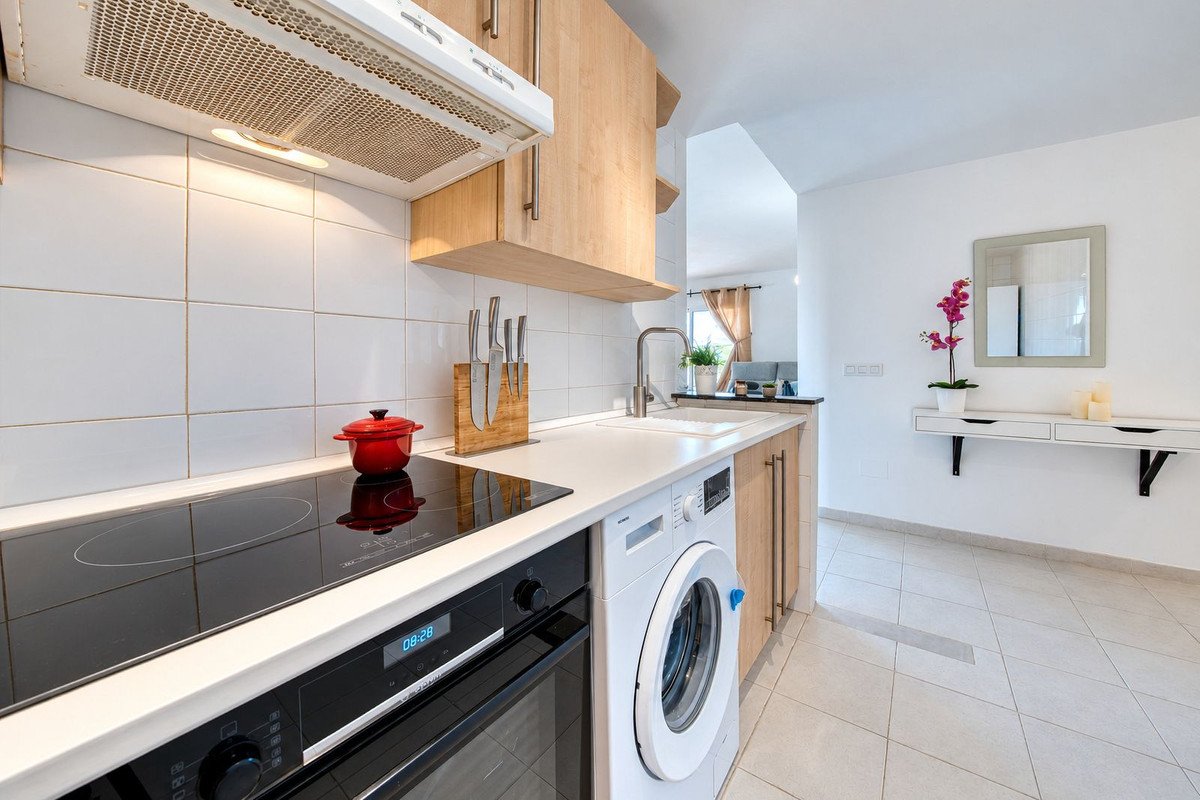 2 Bed Middle Floor Apartment in Fuengirola