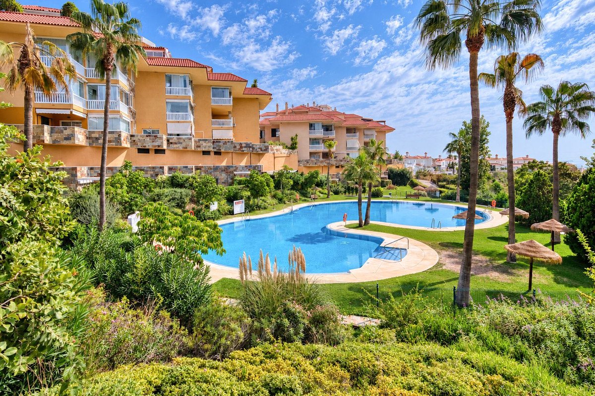 2 Bed Middle Floor Apartment in Fuengirola
