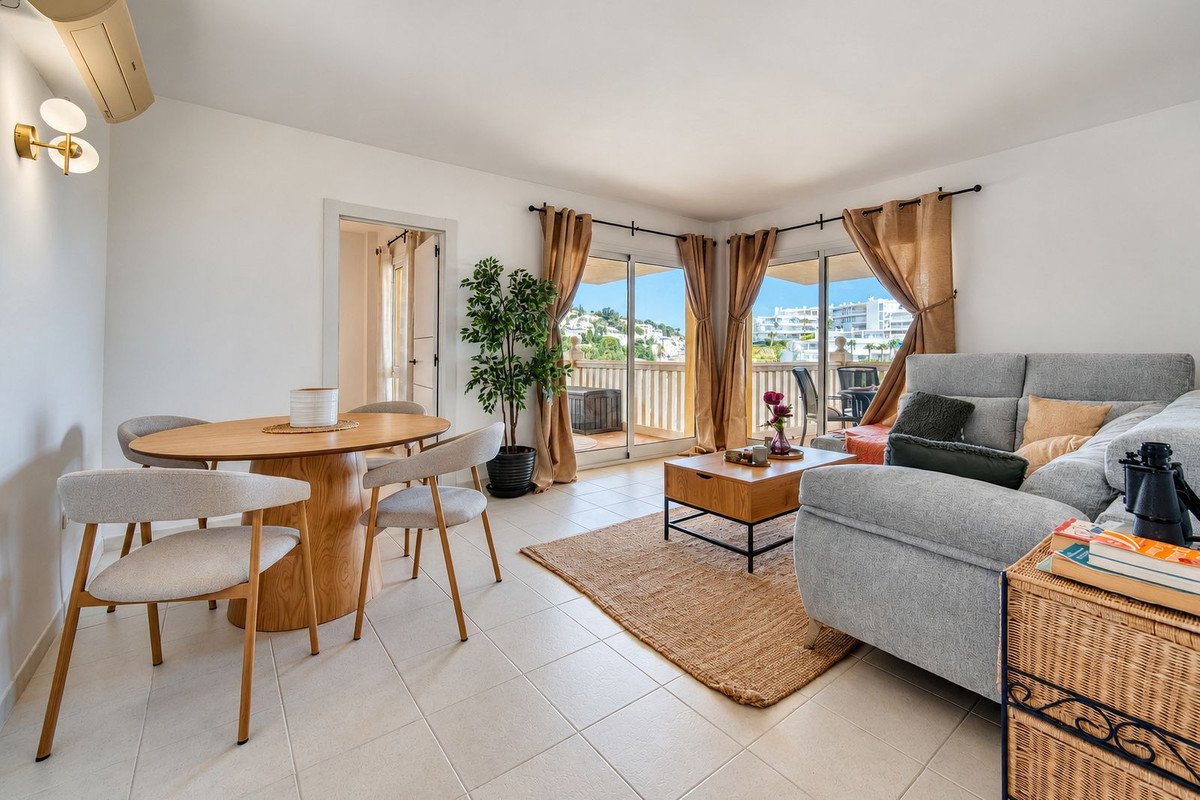2 Bed Middle Floor Apartment in Fuengirola