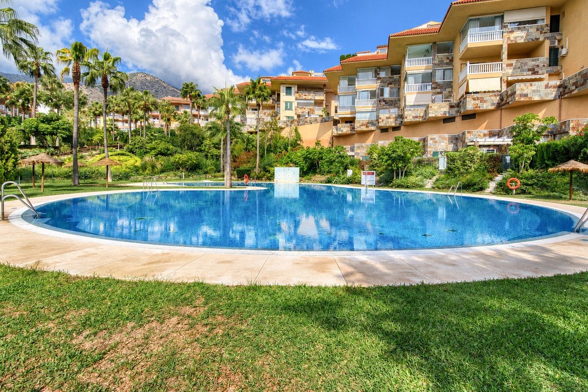 2 Bed Middle Floor Apartment in Fuengirola