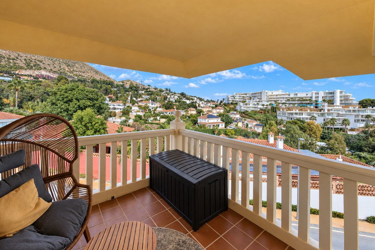 2 Bed Middle Floor Apartment in Fuengirola