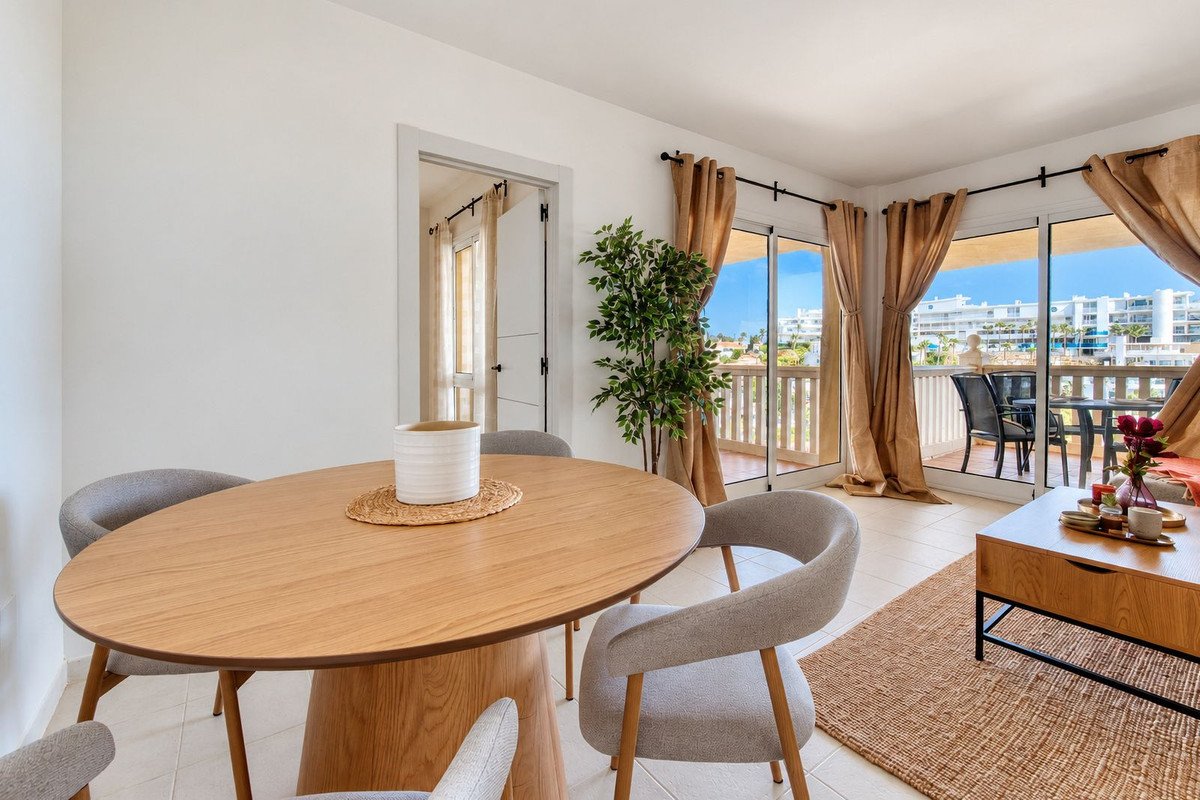 2 Bed Middle Floor Apartment in Fuengirola
