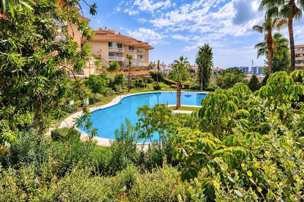 2 Bed Middle Floor Apartment in Fuengirola