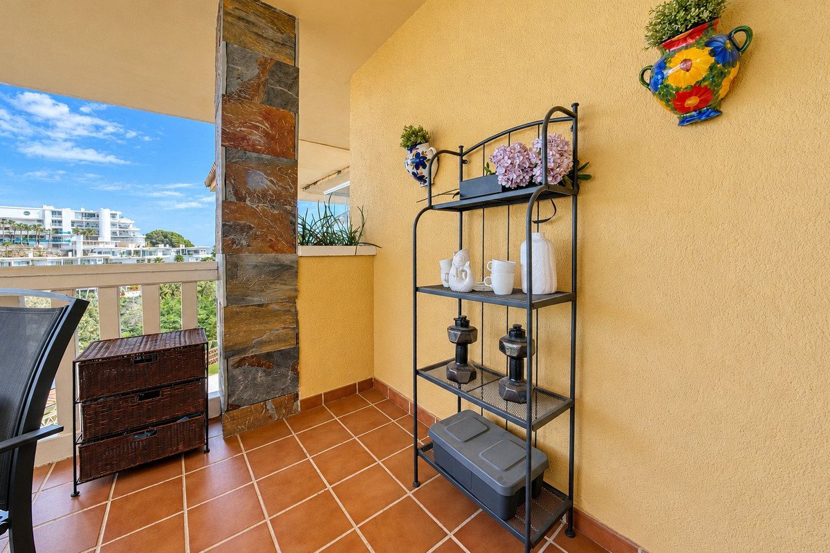 2 Bed Middle Floor Apartment in Fuengirola