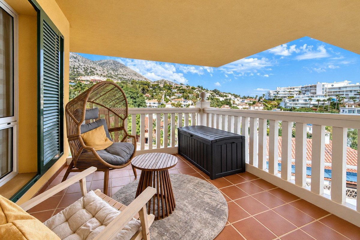 2 Bed Middle Floor Apartment in Fuengirola
