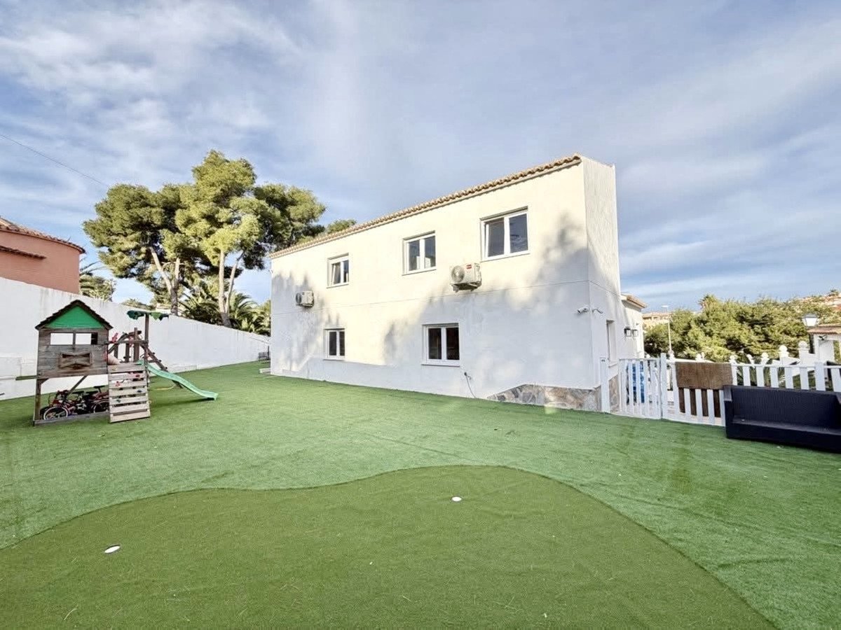 6 Bed Detached Villa in Villamartin