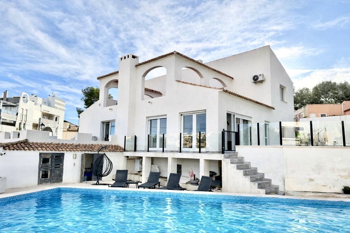 6 Bed Detached Villa in Villamartin