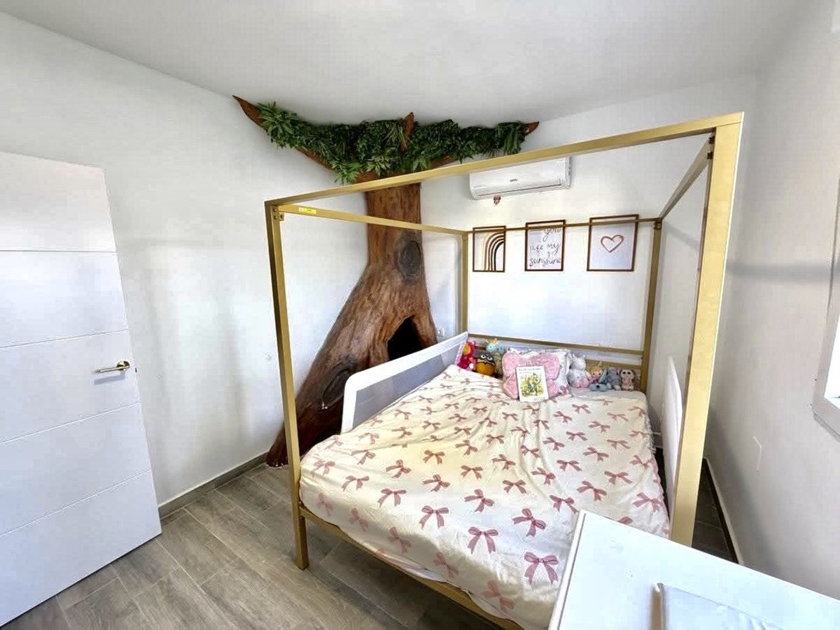 6 Bed Detached Villa in Villamartin