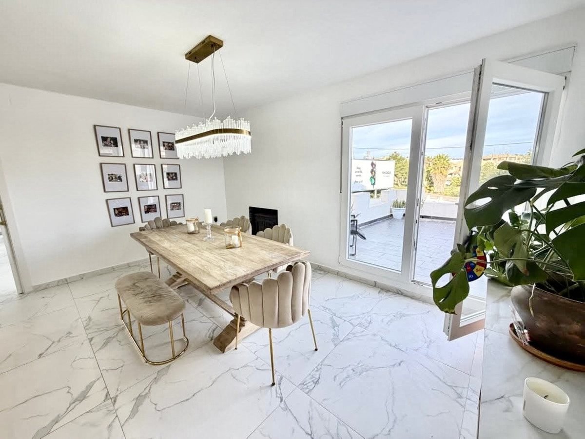 6 Bed Detached Villa in Villamartin