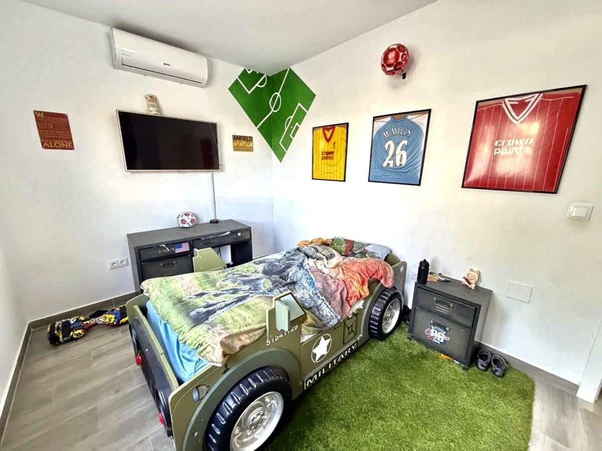 6 Bed Detached Villa in Villamartin