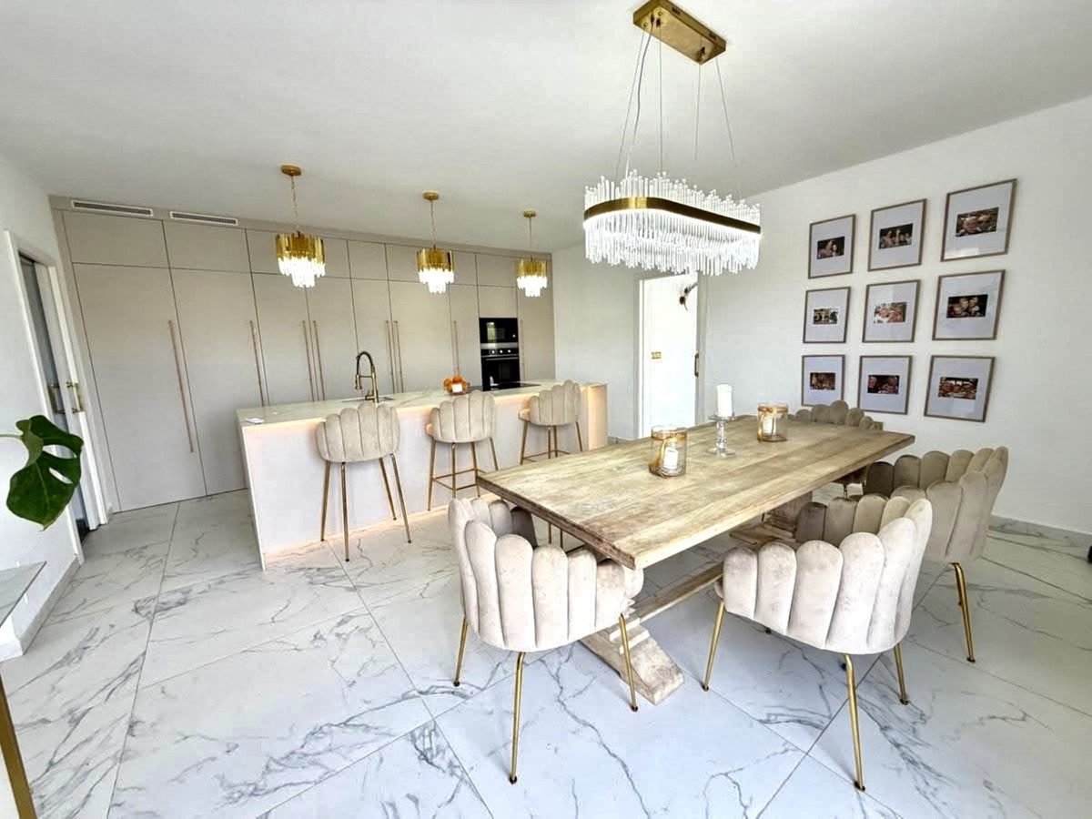 6 Bed Detached Villa in Villamartin