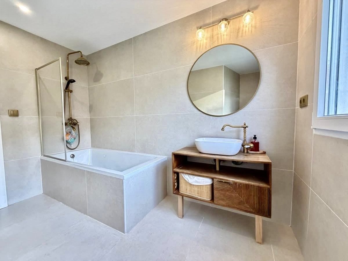 6 Bed Detached Villa in Villamartin