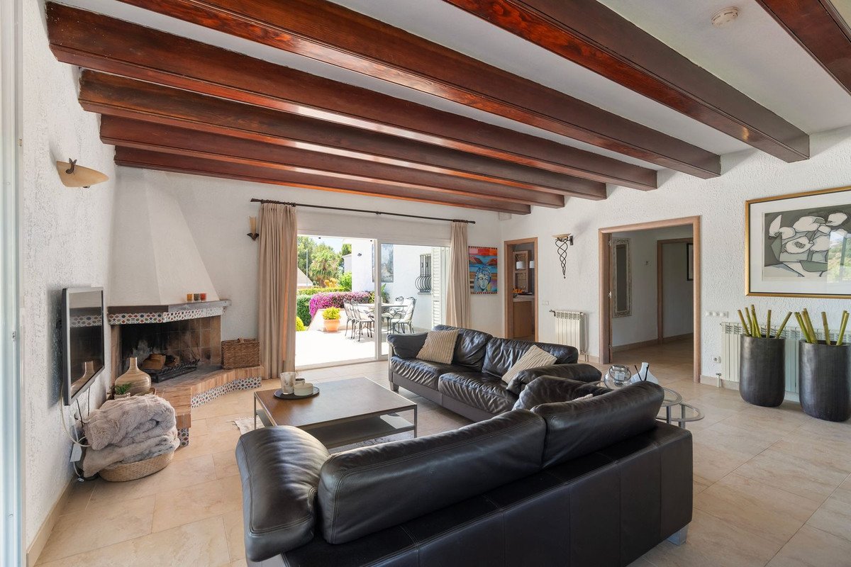 6 Bed Detached Villa in Sitges